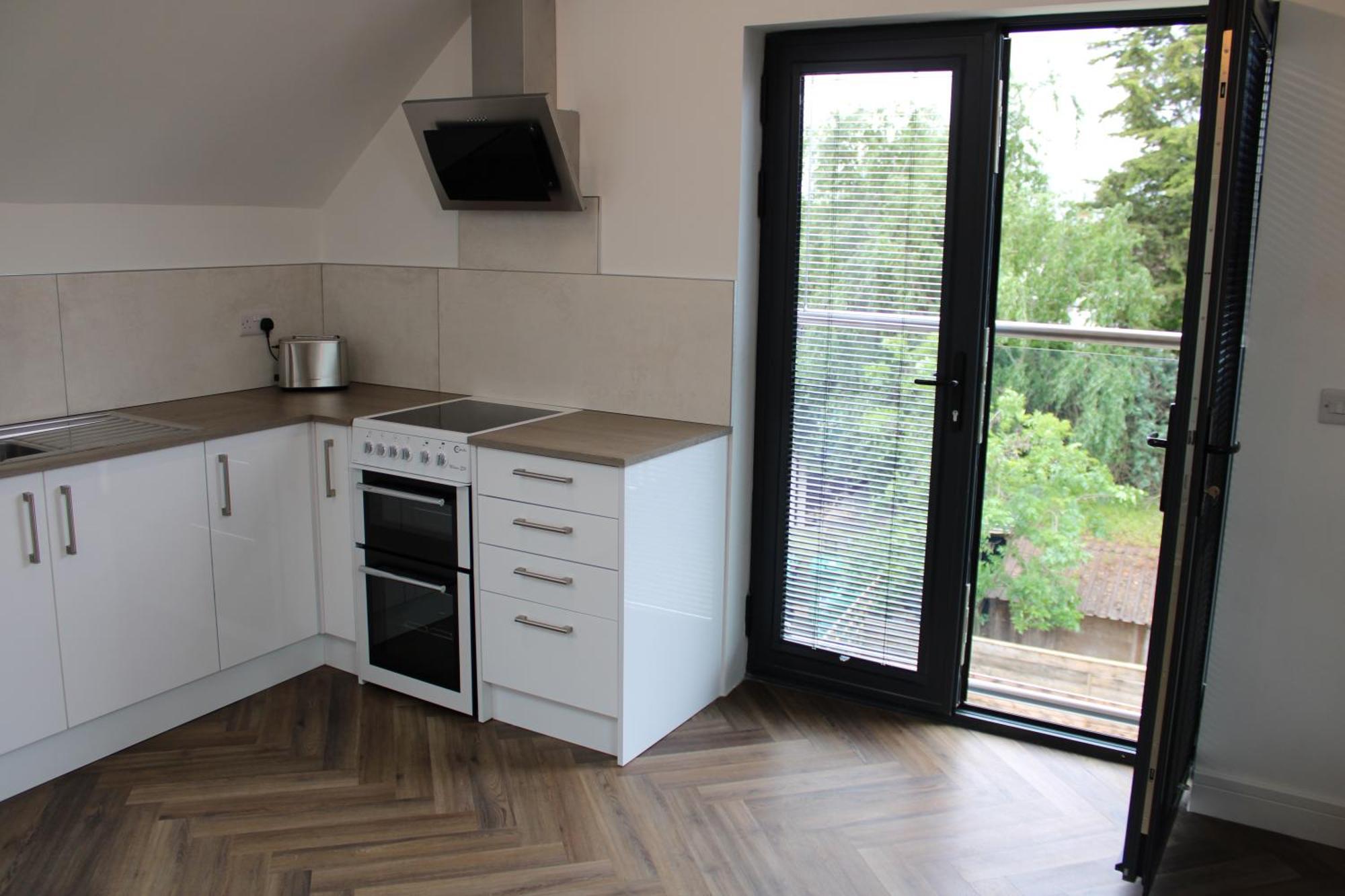 White House Apartment, Upon Thames Staines-upon-Thames