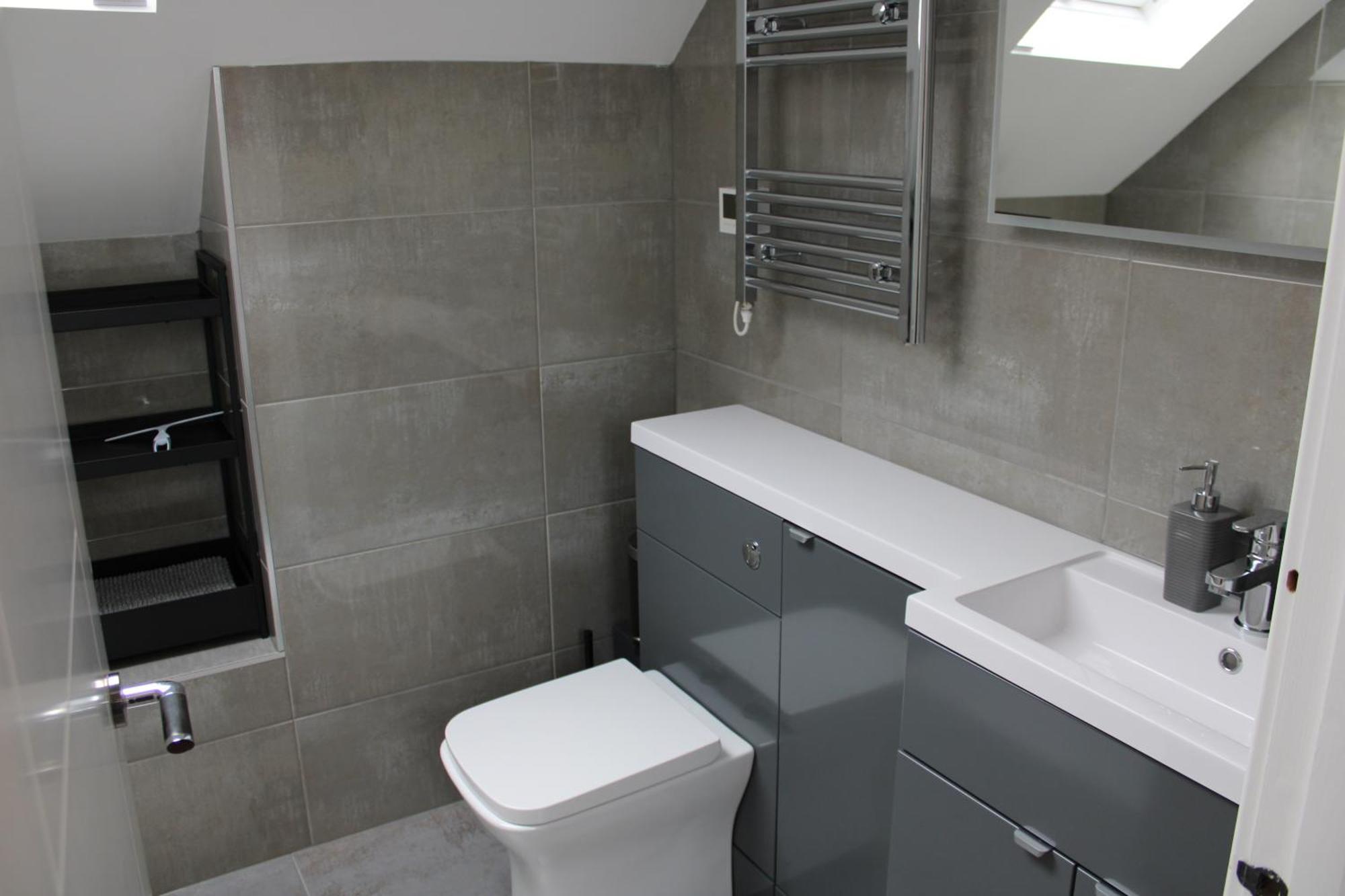 White House Apartment, Upon Thames Staines-upon-Thames